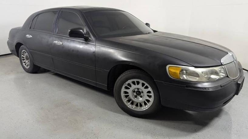 LINCOLN TOWN CAR 2001 1LNHM83W51Y728613 image